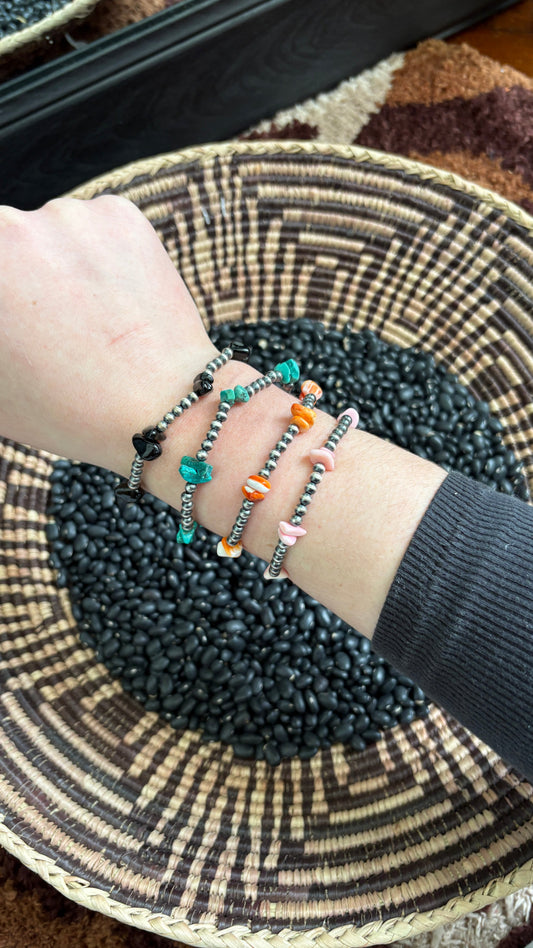 STERLING SILVER PEARL STRETCH BRACELET W STONE CHIPS